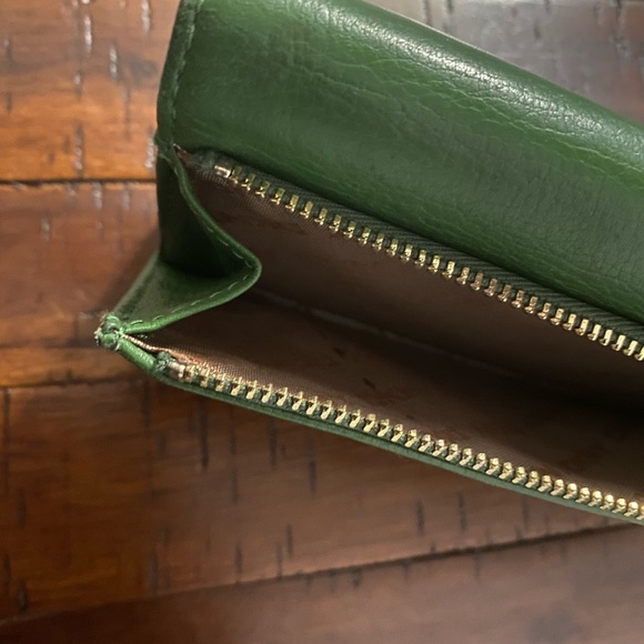 DKNY Green Leather Wallet - Picture 9 of 9